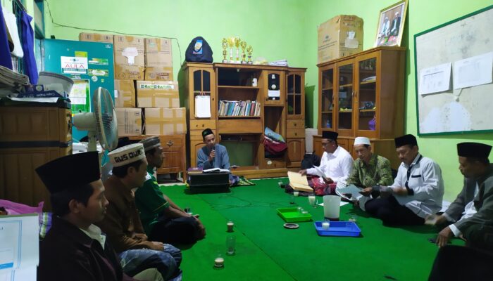 Ngaji Rutin Jum'at Pon MWCNU Pacet dengan Tema ZIARAH KUBUR TRADISI ATAUKAH SUNNAH. 1 SORBANSANTRI.COM