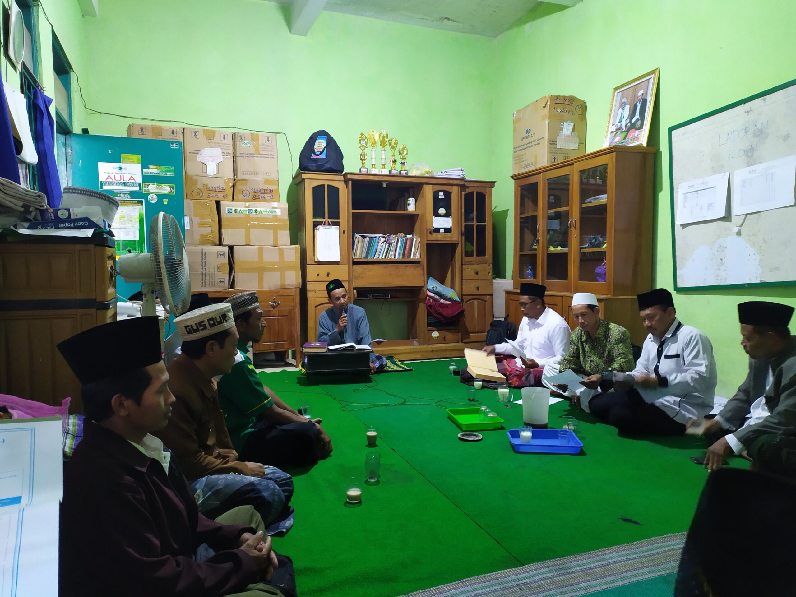 Ngaji Rutin Jum'at Pon MWCNU Pacet dengan Tema ZIARAH KUBUR TRADISI ATAUKAH SUNNAH. 2 SORBANSANTRI.COM