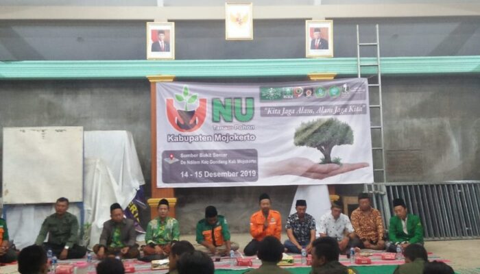 PENGURUS CABANG NU KABUPATEN MOJOKERTO TANAM POHON 1 SORBANSANTRI.COM