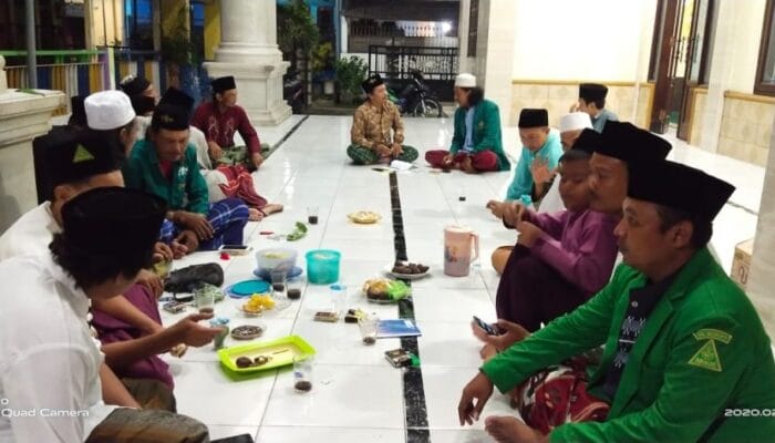 NU, GP ANSOR DAN BANSER, CANGGU-JETIS BERBAGI BERSAMA ANAK YATIM DAN KAUM DHUAFA 1 GP Ansor Ranting Canggu dengan melaksanakan Program Rutin Bulanan yaitu Majelis Dzikir dan Sholawat