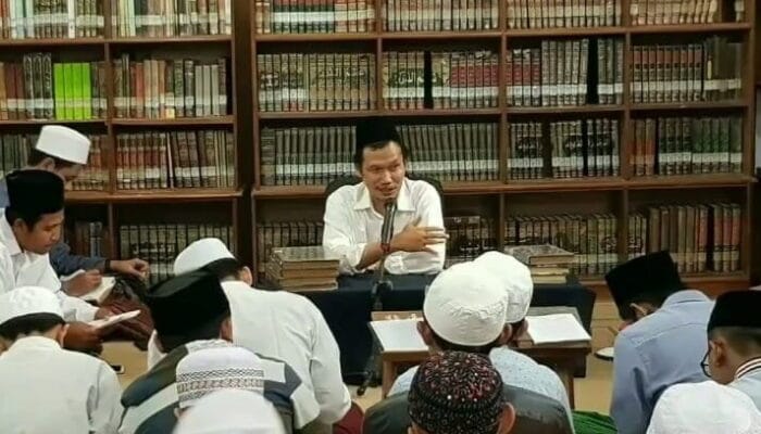 GUS BAHA MENERANGKAN CIRI-CIRI AHLI SUNNAH ZAMAN AKHIR 1 SORBANSANTRI.COM