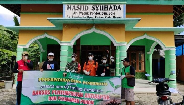 Penanaman Pohon Dan Penyemprotan Disinfektan PEMERINTAH DESA SAMBIROTO Bekerjasama Dengan GP ANSOR Dan NU Ranting Sambiroto 1 SORBANSANTRI.COM