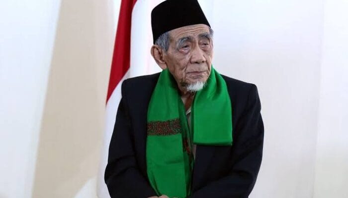 LEBIH DEKAT MENGENAL KH. MAIMOEN ZUBAIR (MBAH MOEN) 1 SORBANSANTRI.COM