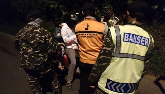 PENGAMANAN MALAM TAKBIRAN MUSIM PANDEMI COVID-19 OLEH ANSOR BANSER PACET 1 SORBANSANTRI.COM