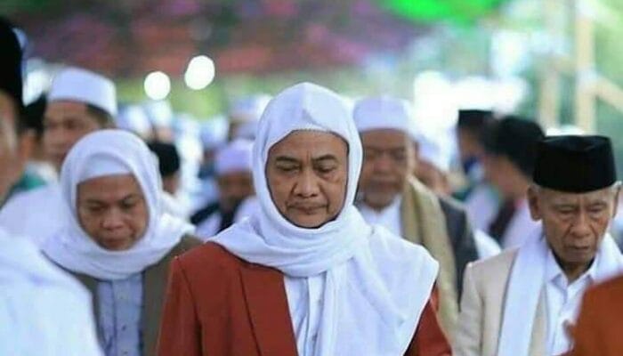 SOSOK ABAH KH.UCI TURTUSI CILONGOK 1 SORBANSANTRI.COM