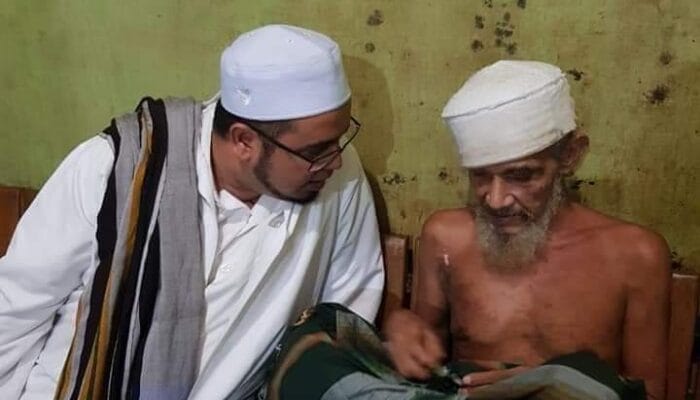 AL HABIB ABU BAKAR BIN SEGAF ASSEGAF...CUCU DARI AL QUTHUB AL HABIB ABU BAKAR BIN MUHAMMAD ASSEGAF GRESIK 1 SORBANSANTRI.COM