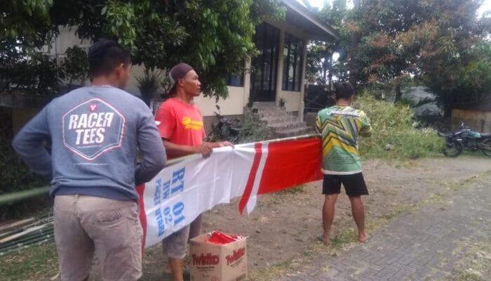 BANSER dan HISNURI (Santri Nurul Iman) Awali HUT RI ke-75 Dengan Pasangan Umbul-umbul 1 SORBANSANTRI.COM