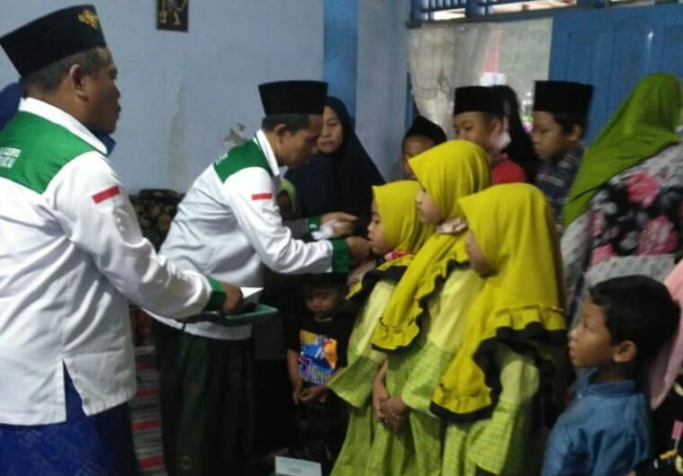 LAZISNU MWCNU JETIS MOJOKERTO MEMBANTU WARGA TERDAMPAK COVID-19 4 SORBANSANTRI.COM