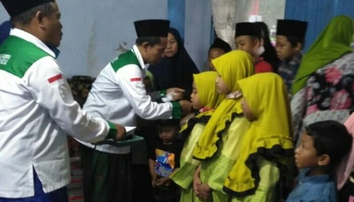 LAZISNU MWCNU JETIS MOJOKERTO MEMBANTU WARGA TERDAMPAK COVID-19 1 SORBANSANTRI.COM
