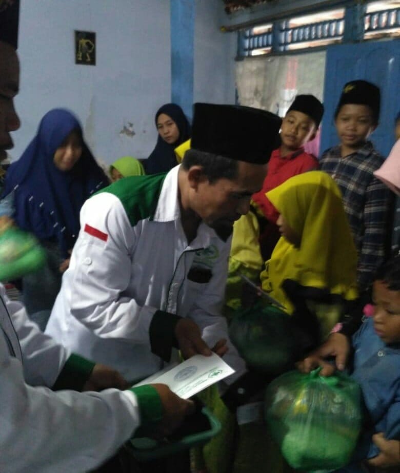 LAZISNU MWCNU JETIS MOJOKERTO MEMBANTU WARGA TERDAMPAK COVID-19 3 SORBANSANTRI.COM