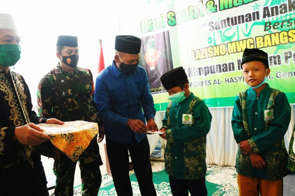 Lazisnu MWCNU Bangsal mojokerto dan Himmatun Ayat Menyantuni 74 Yatim/Dhuafa’ 4 SORBANSANTRI.COM