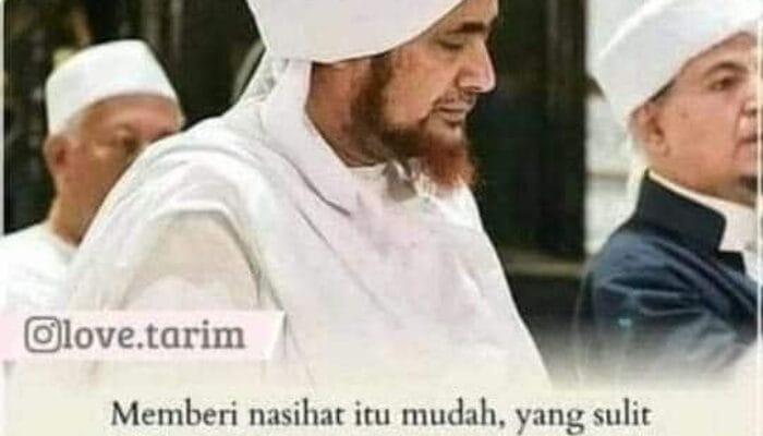 RAJIN SHALAT TAPI DIKUMPULKAN BERSAMA ORANG YANG TIDAK SHALAT 1 SORBANSANTRI.COM