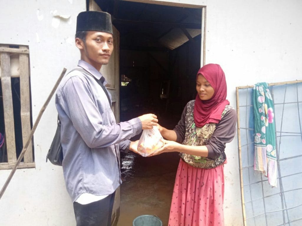 PAC IPNU IPPNU WANAREJA PEDULI BANJIR TARISI WANAREJA CILACAP 4 SORBANSANTRI.COM