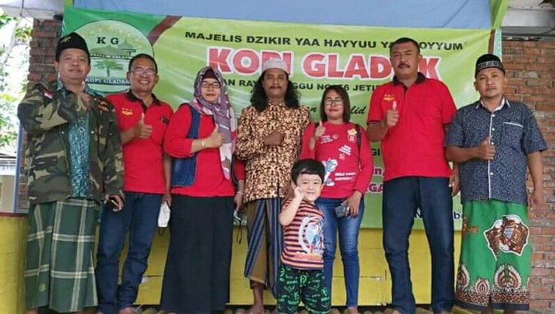 KOPI GLADAK CANGGU MEMPERINGATI MAULID NABI DENGAN MENYANTUNI DAN MEMBAGIKAN SEMBAKO 6 SORBANSANTRI.COM