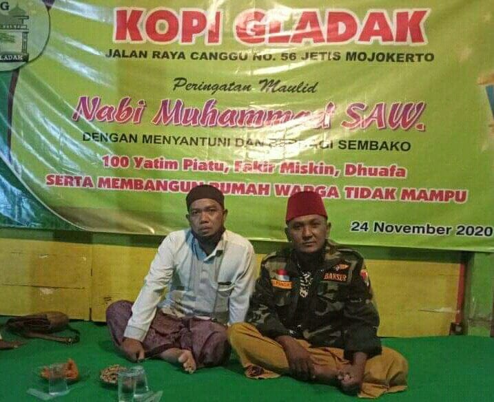 KOPI GLADAK CANGGU MEMPERINGATI MAULID NABI DENGAN MENYANTUNI DAN MEMBAGIKAN SEMBAKO 5 SORBANSANTRI.COM
