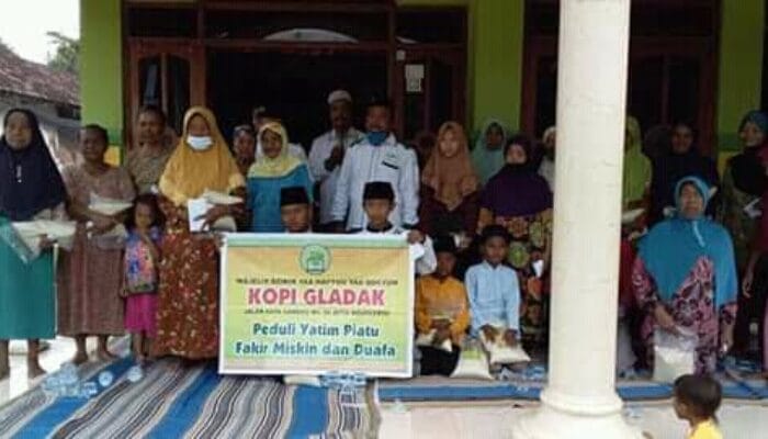 YAYASAN KOPI GLADAK BERSAMA UPZIS MWCNU JETIS MOJOKERTO MENYANTUNI YATIM PIATU 1 SORBANSANTRI.COM