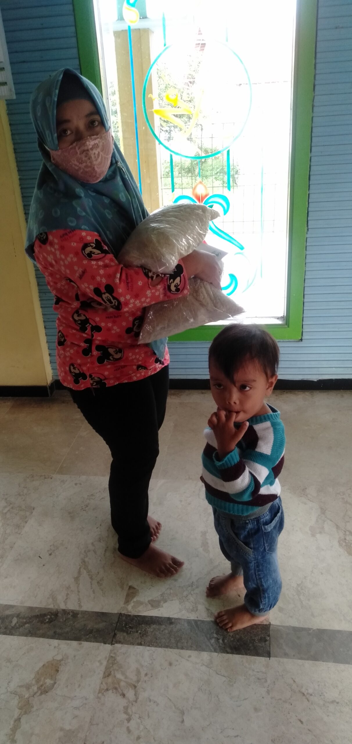 AIR MATA MENETES SAAT PENGURUS LAZISNU MWCNU JETIS MENYANTUNI YATIM PIATU ,DHUAFA 5 SORBANSANTRI.COM