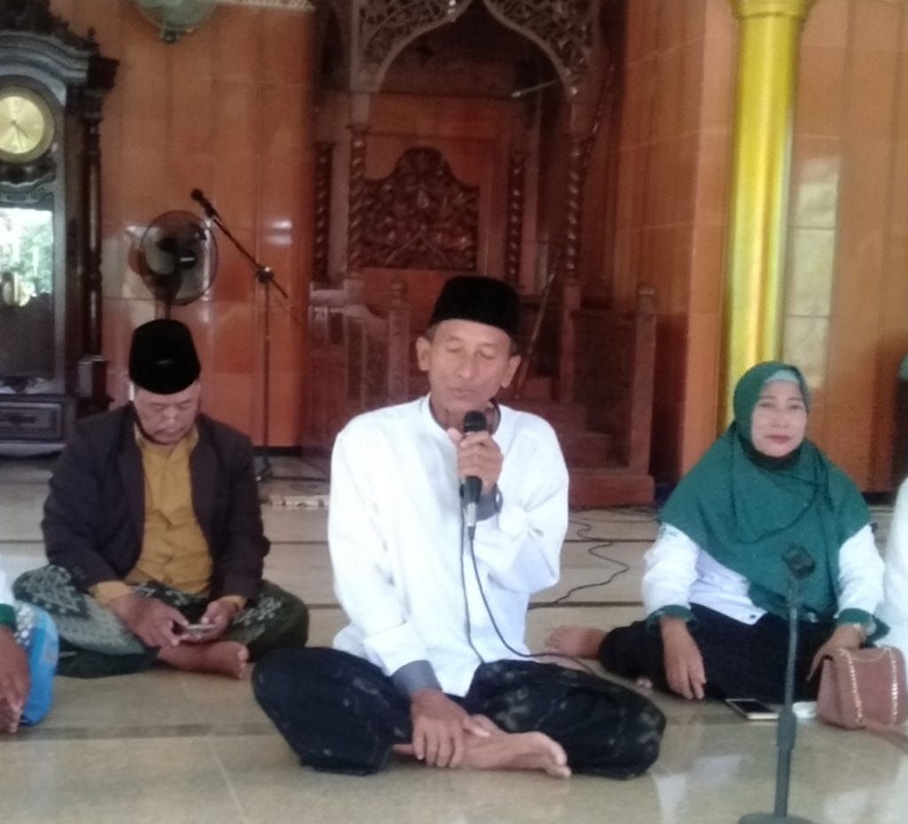 AIR MATA MENETES SAAT PENGURUS LAZISNU MWCNU JETIS MENYANTUNI YATIM PIATU ,DHUAFA 4 SORBANSANTRI.COM
