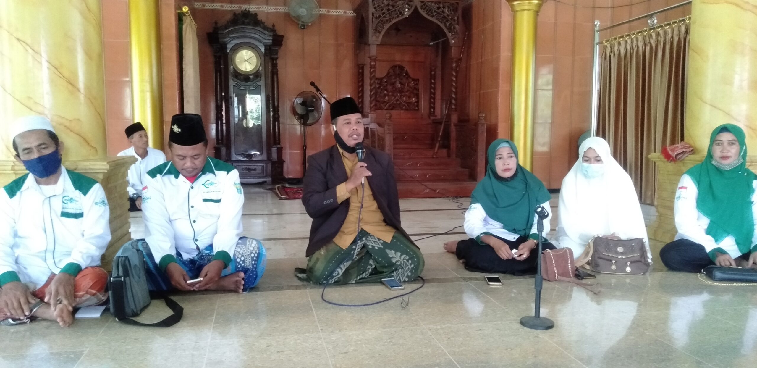 AIR MATA MENETES SAAT PENGURUS LAZISNU MWCNU JETIS MENYANTUNI YATIM PIATU ,DHUAFA 2 SORBANSANTRI.COM