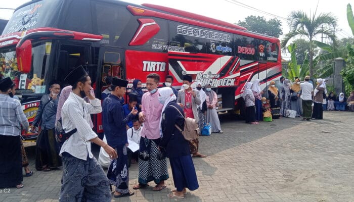 300 Santri Mojokerto ; Kembali Menimba Ilmu Agama Ke Lirboyo 1 SORBANSANTRI.COM