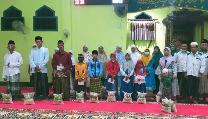 YATIM PIATU DAN DHUAFA DESA SAWO DI BANTU LAZISNU MWC NU JETIS MOJOKERTO 1 SORBANSANTRI.COM