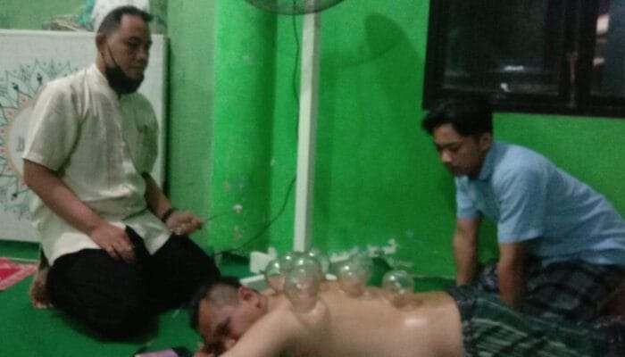 PELATIHAN TERAPI BEKAM OLEH BASADA (BARISAN ANSOR HUSADA) WRINGINANOM 1 SORBANSANTRI.COM