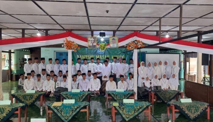 KUATKAN KEILMUAN, PONPES AL MUAYYAD MANGKUYUDAN LAUNCING LEMBAGA BAHTSUL MASAIL 1 SORBANSANTRI.COM
