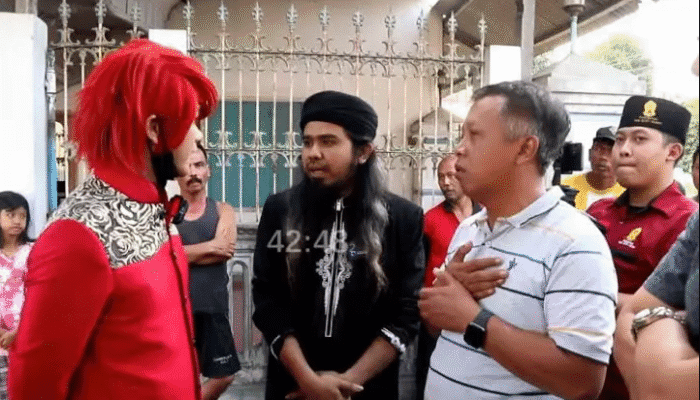 Inilah Yang Terjadi Ketika Dakwah Berkostum Casual, Dukun Berkostum Agamis 1 SORBANSANTRI.COM