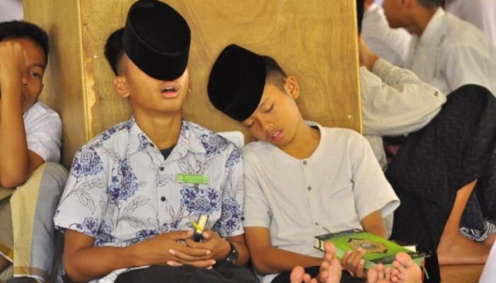 Mengungkap Penyebab Mengantuk Saat Khutbah Salat Jumat 1 SORBANSANTRI.COM