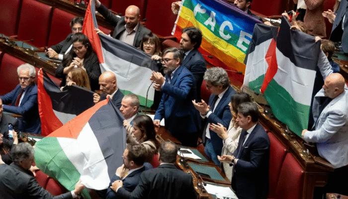 Legislator Italia Kibarkan Bendera Palestina di Parlemen 1 SORBANSANTRI.COM