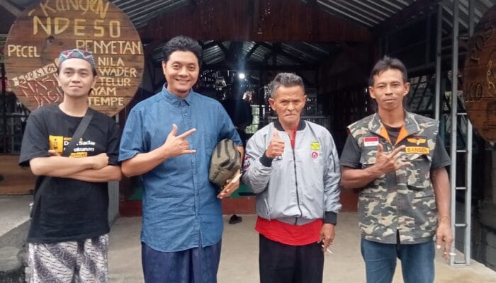 Ngumpul di Lesehan Sejuk Sendi: Gus Dulloh dan Sorban Santri Siap Berjuang untuk Mojokerto 1 SORBANSANTRI.COM