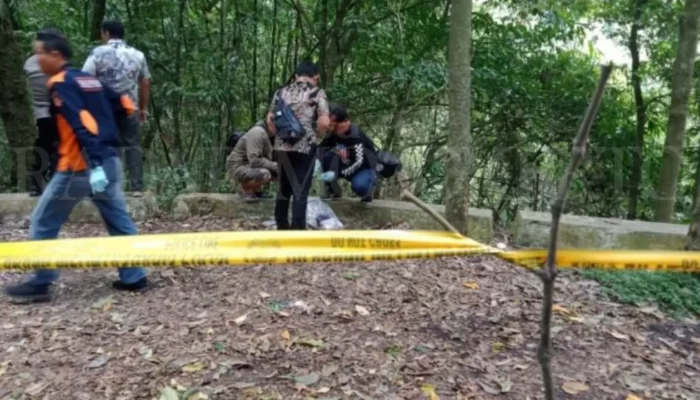 Mayat Perempuan Muda Diduga Korban Pembunuhan Ditemukan di Jurang Pacet, Mojokerto 1 SORBANSANTRI.COM