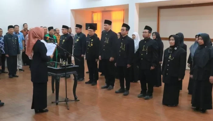 Di Tengah Tahapan Pilkada, Bupati Mojokerto Mutasi Tiga Kepala Dinas 1 SORBANSANTRI.COM