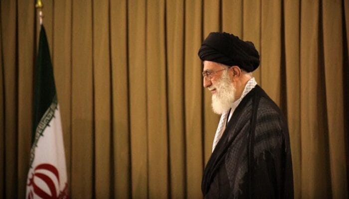 Fakta Terbaru: Iran Serang Israel Menggunakan Rudal Hipersonik 1 SORBANSANTRI.COM