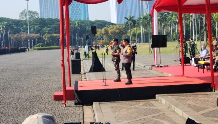 Panglima TNI dan Kapolri Pimpin Apel Pengamanan Pelantikan Presiden di Monas 1 SORBANSANTRI.COM