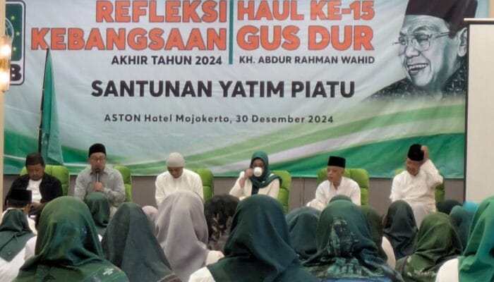 Haul Gus Dur ke-15 di Mojokerto: Gus Sa'dulloh Diberikan Gelar "Al Man'u 'Ainul Atho'" 1 SORBANSANTRI.COM