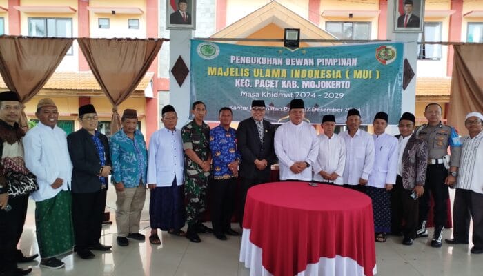 Pelantikan dan Pengukuhan Pengurus MUI Kecamatan se-Kabupaten Mojokerto 1 SORBANSANTRI.COM
