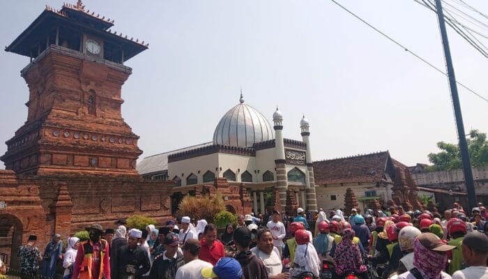 Tradisi Ziarah Wali di Bulan Rajab: Menguatkan Spiritualitas dan Mengenang Perjuangan Dakwah 1 SORBANSANTRI.COM