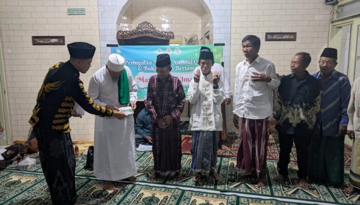 Peringatan Nuzulul Qur’an di Masjid Nurul Iman Ngapuk Pacet: Santunan Yatim dan Dhuafa Perkuat Kebersamaan 1 SORBANSANTRI.COM